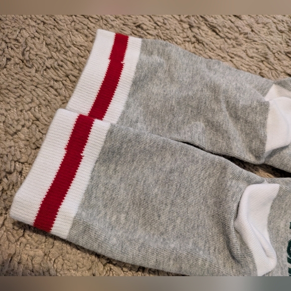 NWOT Gray and White Women's Philadelphia Eagles Game Day Socks Writing On Bottom - Picture 4 of 5